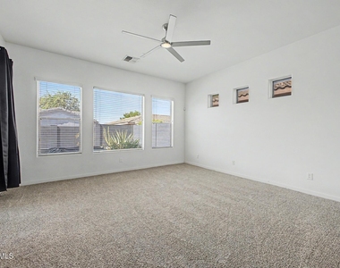 1902 E Desert Lane - Photo Thumbnail 18