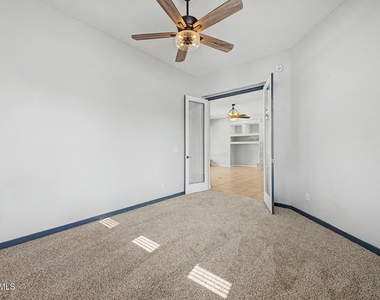 1902 E Desert Lane - Photo Thumbnail 32