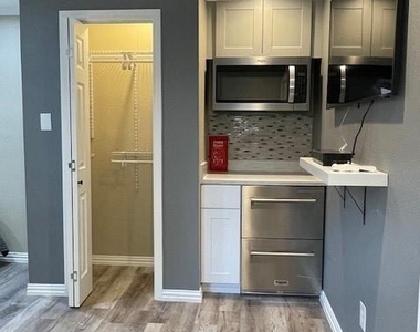 2635 Ivandell Avenue - Photo Thumbnail 2