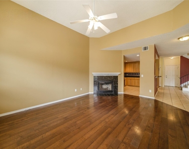 3325 Devonshire Drive - Photo Thumbnail 2