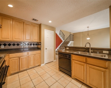 3325 Devonshire Drive - Photo Thumbnail 12