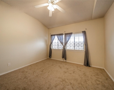 3325 Devonshire Drive - Photo Thumbnail 18