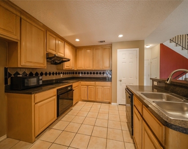 3325 Devonshire Drive - Photo Thumbnail 10