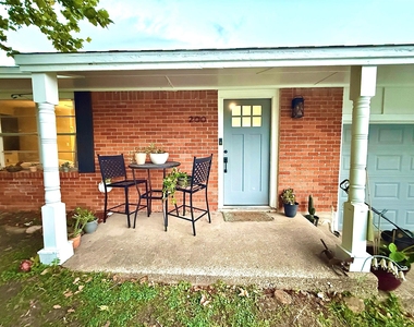 200 Arden Street - Photo Thumbnail 1