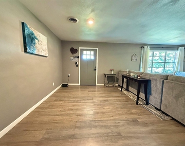 200 Arden Street - Photo Thumbnail 2