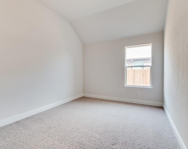 7521 Rothbury Drive - Photo Thumbnail 9