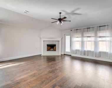 7521 Rothbury Drive - Photo Thumbnail 2