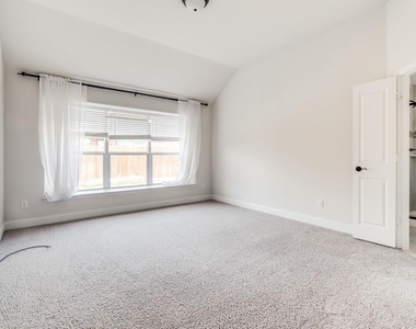 7521 Rothbury Drive - Photo Thumbnail 6