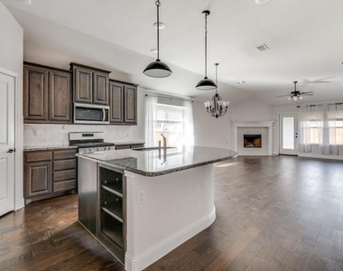 7521 Rothbury Drive - Photo Thumbnail 3