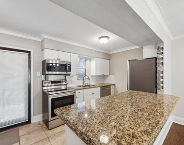 7730 Meadow Road - Photo Thumbnail 15