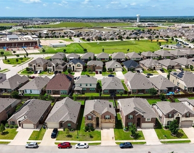 817 Black Hawk Drive - Photo Thumbnail 22
