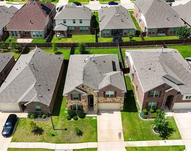 817 Black Hawk Drive - Photo Thumbnail 23