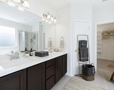817 Black Hawk Drive - Photo Thumbnail 10