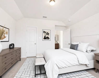 817 Black Hawk Drive - Photo Thumbnail 17