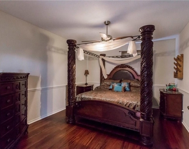 6103 Crystalwood Court - Photo Thumbnail 9