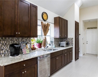 6103 Crystalwood Court - Photo Thumbnail 5