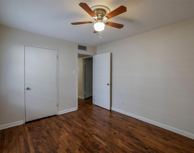 3933 Dexter Avenue - Photo Thumbnail 10