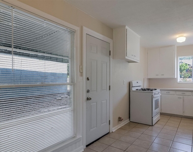 3933 Dexter Avenue - Photo Thumbnail 7