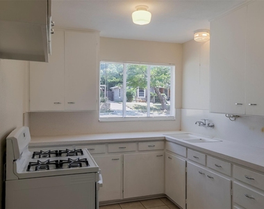 3933 Dexter Avenue - Photo Thumbnail 8