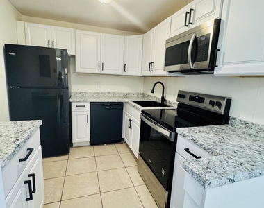 480 Nw 20th Street - Photo Thumbnail 12