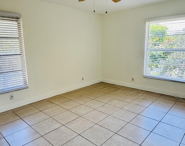 480 Nw 20th Street - Photo Thumbnail 5