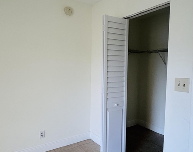 480 Nw 20th Street - Photo Thumbnail 1