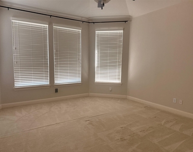 416 Vine Street - Photo Thumbnail 6