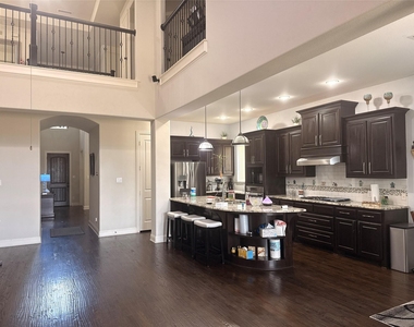 416 Vine Street - Photo Thumbnail 2