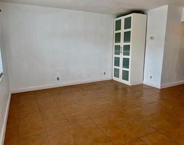 2607 Ne 8th Avenue - Photo Thumbnail 6