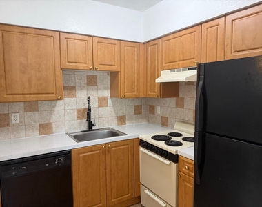 2607 Ne 8th Avenue - Photo Thumbnail 3