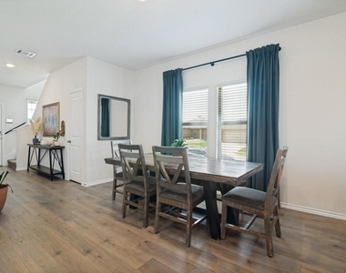 801 Sunrise Lane - Photo Thumbnail 4