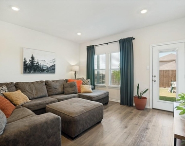801 Sunrise Lane - Photo Thumbnail 9