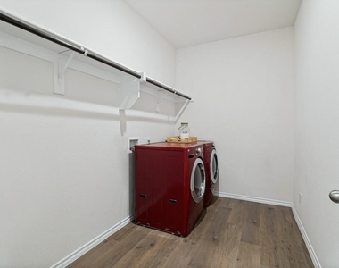 801 Sunrise Lane - Photo Thumbnail 11