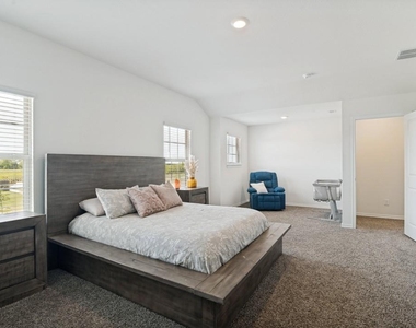 801 Sunrise Lane - Photo Thumbnail 12