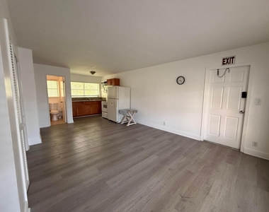3226 Ne 12th Street - Photo Thumbnail 3
