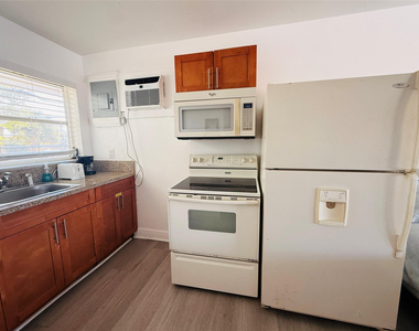 3226 Ne 12th Street - Photo Thumbnail 5