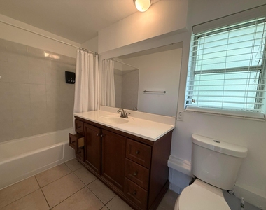 3226 Ne 12th Street - Photo Thumbnail 8