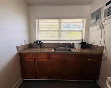 3226 Ne 12th Street - Photo Thumbnail 6