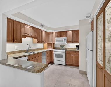 2800 N Ocean Drive - Photo Thumbnail 11