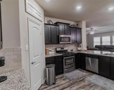 562 Jamestown Lane - Photo Thumbnail 3