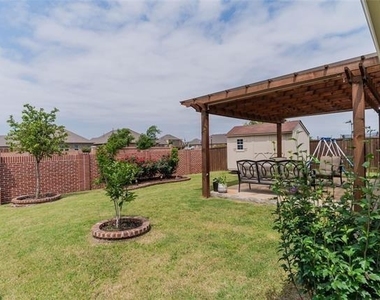 562 Jamestown Lane - Photo Thumbnail 19
