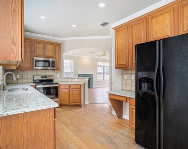 5201 Arrowhead Way - Photo Thumbnail 11