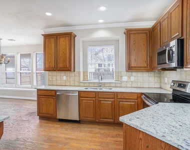 5201 Arrowhead Way - Photo Thumbnail 9