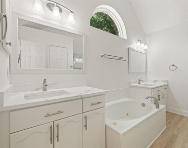 11000 Trestles Road - Photo Thumbnail 8