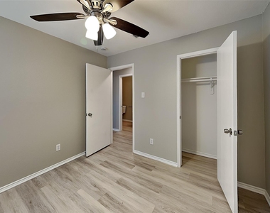 13717 Canyon Ranch Road - Photo Thumbnail 12