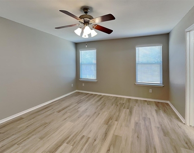 13717 Canyon Ranch Road - Photo Thumbnail 9