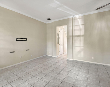 608 Nw 25th Avenue - Photo Thumbnail 2