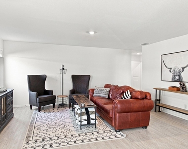 3409 Flicker Lane - Photo Thumbnail 8