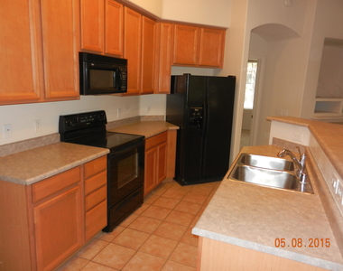 11000 N 77th Place - Photo Thumbnail 9