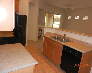 11000 N 77th Place - Photo Thumbnail 7